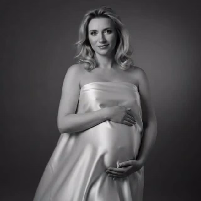 Before tiny hands. 
Before sleepless nights. 
Before your whole world changes. 

Sone moments deserve to be remembered forever.

That's exactly what maternity photoshoot is for❤️ Discover more through the link in my bio. 

#gloucesterphotographer
#gloucestershiremums
#cheltenhammums 
#cotswoldmums 
#maternityphotography